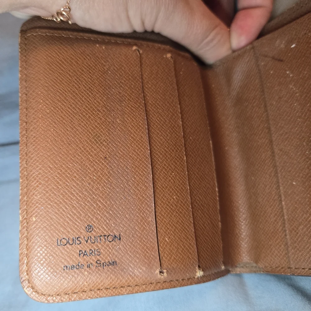 Vintage Louis Vuitton Monogram Wallet - Picture 6 of 10